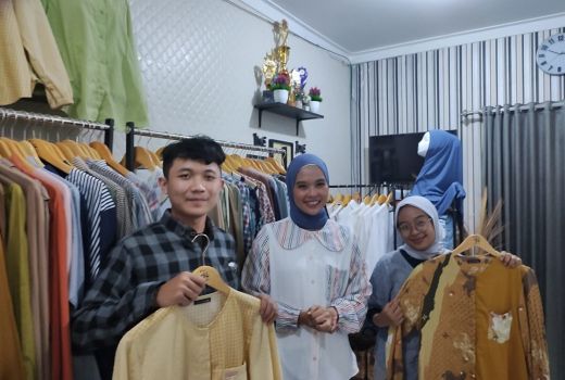 Jeli Lihat Peluang, Eva Raup Omset Puluhan Juta dari Bisnis Fesyen - GenPI.co JABAR