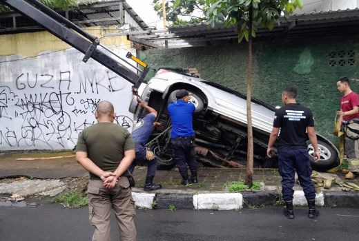 Kronologi Mobil Masuk Parit di Jalan Martanegara Kota Bandung - GenPI.co JABAR