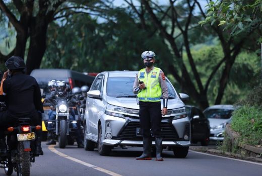 Jembatan Cikereteg Bogor Amblas, Kendaraan Berat Dialihkan ke Rute ini - GenPI.co JABAR