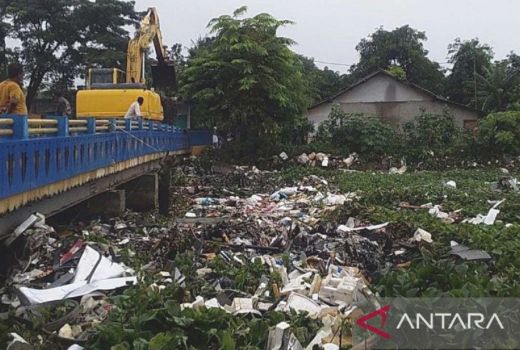 Sungai Kali Ciherang Bekasi Dipenuhi Sampah - GenPI.co JABAR