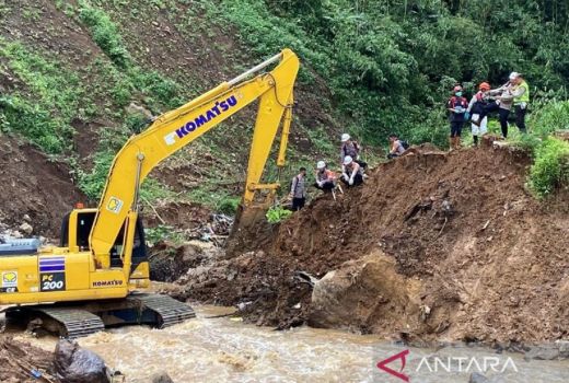 Tim SAR Temukan Tulang di Lokasi Longsor Sate Sinta-Cijedil Cianjur - GenPI.co JABAR