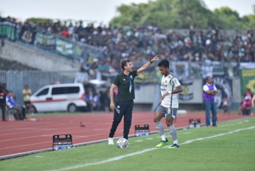 Seri Lawan Persebaya, Gelandang Muda Persib Dipuji Luis Milla - GenPI.co JABAR