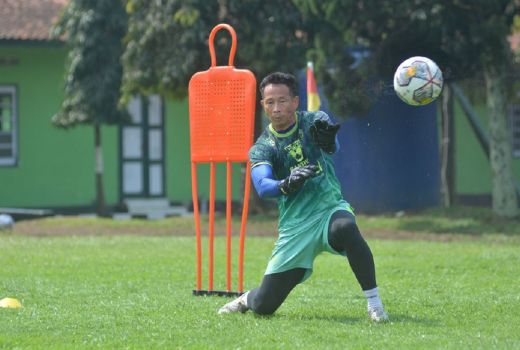 Laga Terakhir, Kiper Persib Isyaratkan Pensiun Musim Depan - GenPI.co JABAR