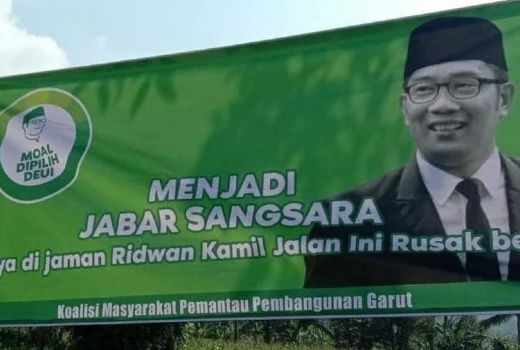 Warga Garut Protes Jalan Rusak Pampang Fotonya, Ridwan Kamil Merespons - GenPI.co JABAR