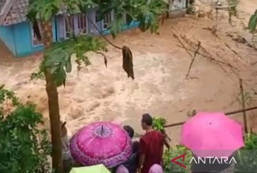 Cianjur Banjir, 100 Keluarga Harus Mengungsi dan Ribuan Ayam Hanyut - GenPI.co JABAR