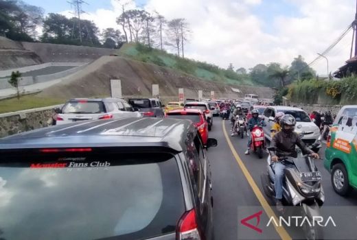 Jalur Puncak-Cianjur Macet Parah, Ekor Antrean Sampai 18 Kilometer - GenPI.co JABAR