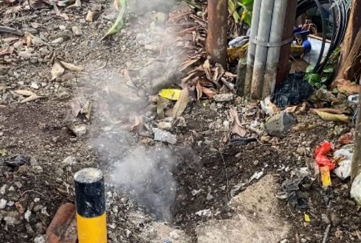 Geger Tanah di Bandung Keluarkan Kepulan Asap - GenPI.co JABAR