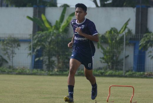 Penyerang 19 Tahun Persib Siap Bersaing Musim Depan - GenPI.co JABAR