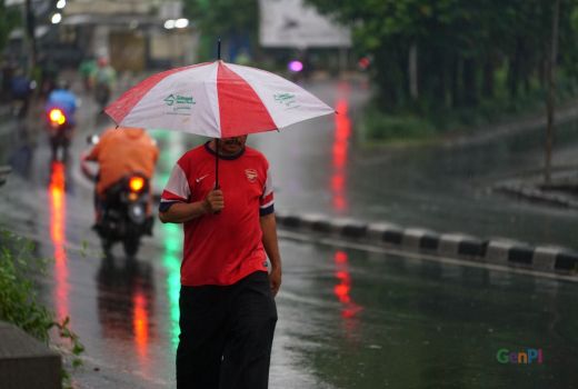 Ramalan Cuaca Jabar Hari ini: Bekasi dan Daerah Berikut Harap Hati-Hati - GenPI.co JABAR