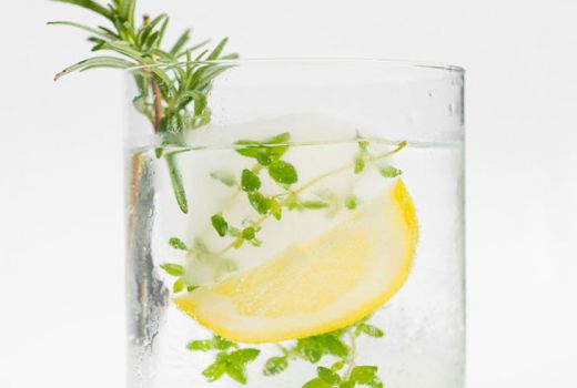 5 Alasan untuk Memulai Hari dengan Air Lemon, Membantu Diet - GenPI.co JATENG