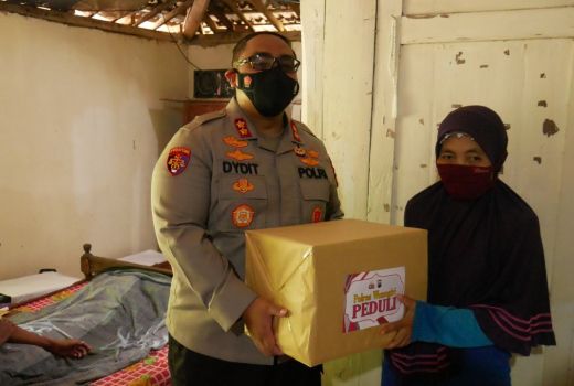 Jumat Berkah, Polres Wonogiri Santuni Warga Sakit - GenPI.co JATENG