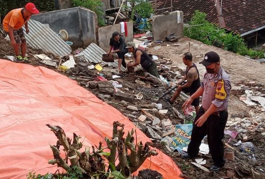 Bencana Tanah Longsor di Wonogiri, 1 Rumah Roboh - GenPI.co JATENG