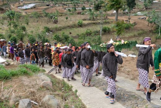 Syukuri Panen Raya Tembakau, Warga Temanggung Sedekah Bumi - GenPI.co JATENG
