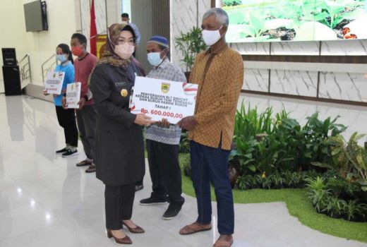 Buruh Tani Tembakau dan Buruh Pabrik Rokok di Sukoharjo Dapat BLT - GenPI.co JATENG