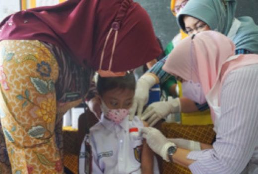 Cegah Campak dan Tetanus, Anak SD di Sragen Diimunisasi - GenPI.co JATENG