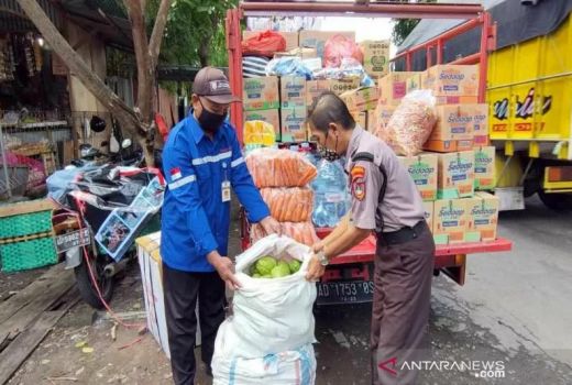 Pedagang Pasar Legi Solo Kirim Bantuan ke Korban Erupsi Semeru - GenPI.co JATENG