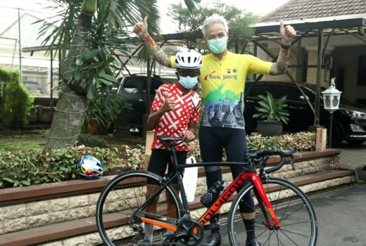 Terharu, Siswa Asal Cilacap Ini Ngontel ke Semarang Demi Ganjar - GenPI.co JATENG