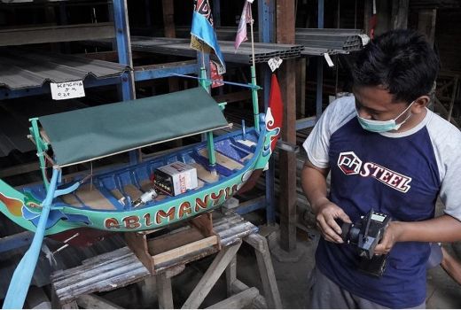Limbah Kayu Jadi Miniatur Kapal, Pemuda Batang Raup Jutaan Rupiah - GenPI.co JATENG