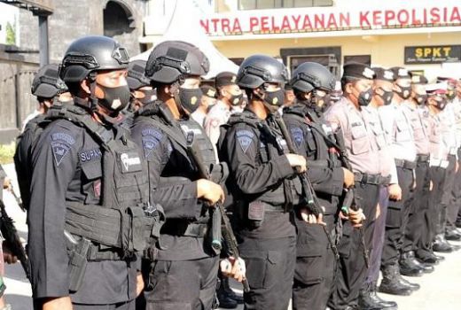 Brimob Bantu Amankan Natal dan Tahun Baru, Semoga Aman dan Lancar - GenPI.co JATENG