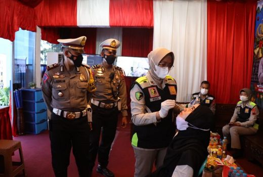 Polres Klaten Tes Antigen Acak Pengendara, Hasilnya Negatif - GenPI.co JATENG