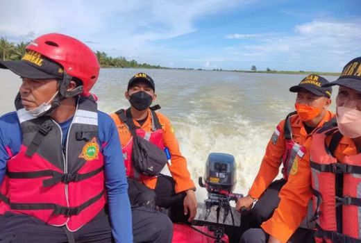 Regu Basarnas Cilacap Diterjukan Cari Bocah Tenggelam di Kebumen - GenPI.co JATENG