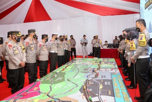 Nataru Momentum Polri Tunjukkan Kinerja kepada Masyarakat - GenPI.co JATENG