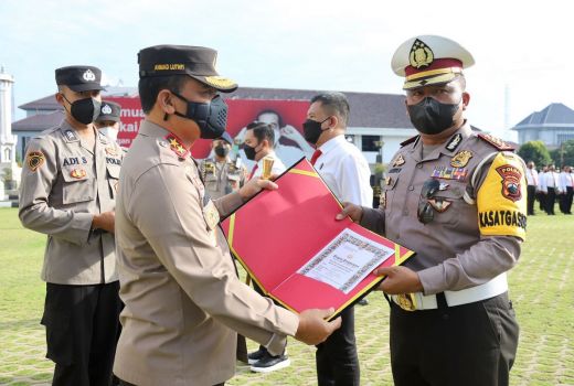 Mantap! 119 Anggota Polda Jateng Terima Penghargaan - GenPI.co JATENG
