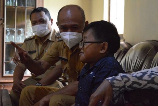 Pecahkan Rekor Muri, Bupati Jepara Beri Cahya Laptop dan Printer - GenPI.co JATENG