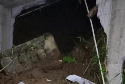 Tebing Setinggi 15 Meter di Kudus Longsor, 2 Rumah Rusak - GenPI.co JATENG