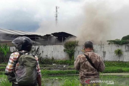 Waduh, Gudang Sampah Pabrik Karoseri Bus di Magelang Terbakar - GenPI.co JATENG