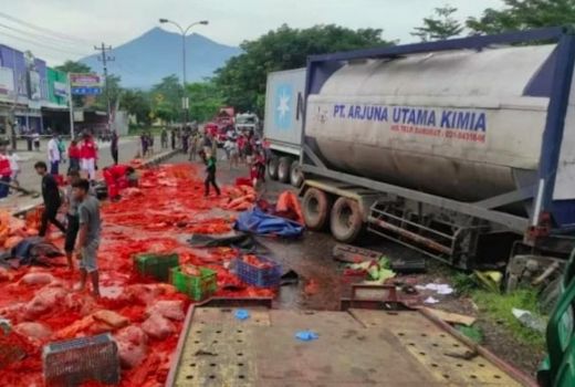 Duh! 1 Orang Meninggal Dunia dalam Tabrakan Beruntun di Salatiga - GenPI.co JATENG
