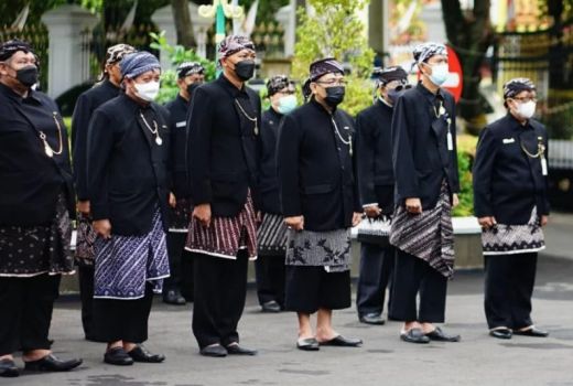 Keren! Begini Gaya ASN Pati Pakai Baju Adat Buat Ngantor - GenPI.co JATENG