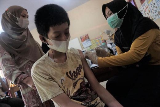Begini Cara Guru agar Anak SLB Mau Divaksin: Diajak Swafoto! - GenPI.co JATENG
