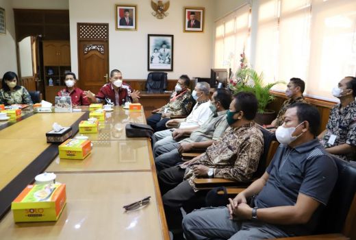 Pedagang Mebel Gilingan di Solo Ogah Dipindah, Ini Alasannya - GenPI.co JATENG
