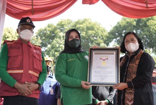 Ada 50.000 Operator, Semprot Eco Enzyme di Klaten Raih Rekor MURI - GenPI.co JATENG