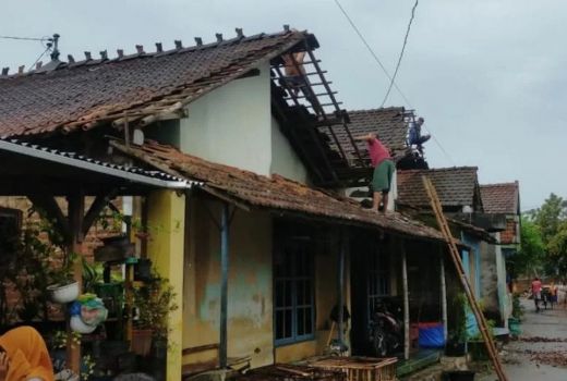 21 Rumah Rusak Akibat Angin Kencang di Kudus - GenPI.co JATENG