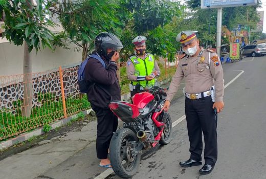 Nah Loh! Pakai Knalpot Brong, Puluhan Motor di Magelang Ditilang - GenPI.co JATENG