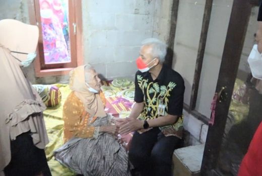 Sisir Kemiskinan Ekstrem, Ganjar Kirim Dokter untuk Lansia Stroke - GenPI.co JATENG