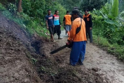 Hujan Lebat di Kudus Picu Longsor dan Pohon Tumbang di 2 Desa - GenPI.co JATENG