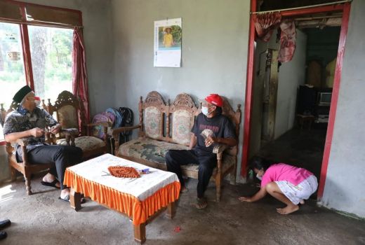 Ganjar Bantu Kader PDIP Lagi: Kerso Mboten Nek Kulo Posting? - GenPI.co JATENG