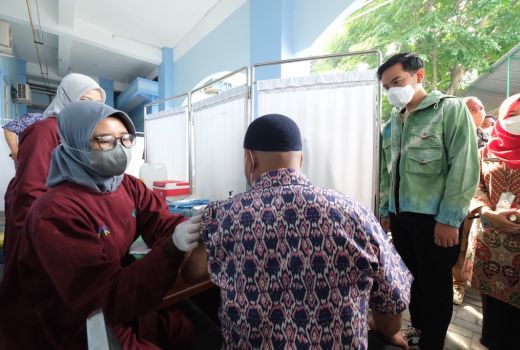 Stok Vaksin Booster Terbatas, Gibran: Sudah Kami Ajukan - GenPI.co JATENG