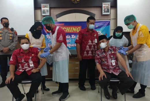 Bupati Awali Penyuntikan Vaksin Booster di Kabupaten Semarang - GenPI.co JATENG