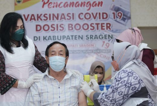 Ayo Lansia di Sragen Vaksin Booster Dulu, Ini Lho Tempatnya - GenPI.co JATENG
