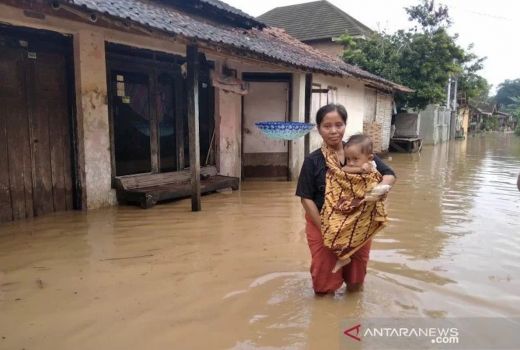 Hujan Deras Semalam Rendam Ratusan Rumah di Mejobo Kudus - GenPI.co JATENG