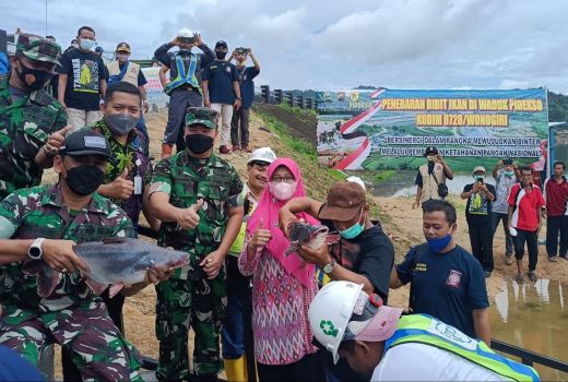 Mantap! Kodim 0728/Wonogiri Tebar 20.000 Ikan ke Waduk Pidekso - GenPI.co JATENG