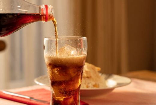 Anda Penggemar Soda? Hati-Hati, Ini Bahaya Minum Soda Setiap Hari - GenPI.co JATENG