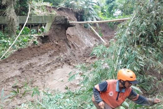 Longsor di Sidomulyo Magelang Tutup Akses 2 Dusun - GenPI.co JATENG