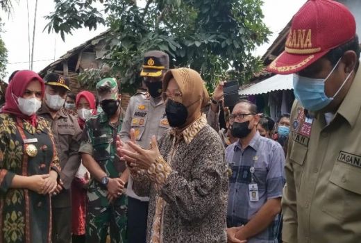 Syukurlah, Mensos Risma Cek Banjir dan Beri Bantuan di Pekalongan - GenPI.co JATENG