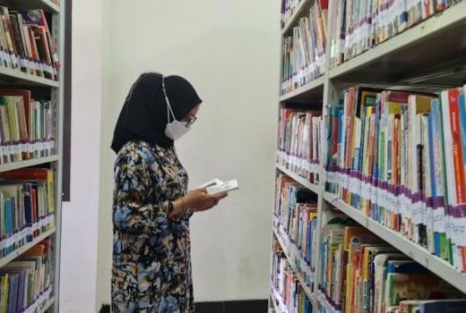 Jangan Sampai Rusak, Ini Cara Merawat Buku yang Benar - GenPI.co JATENG