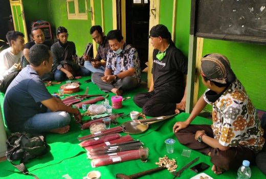 Puluhan Pencinta Keris Kumpul di Demak, Ada Apa? - GenPI.co JATENG